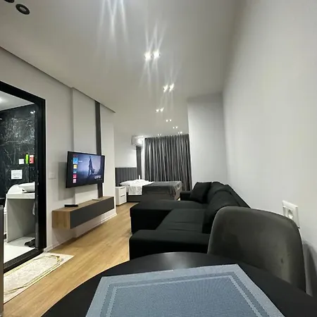 Enzo Center * 티라나