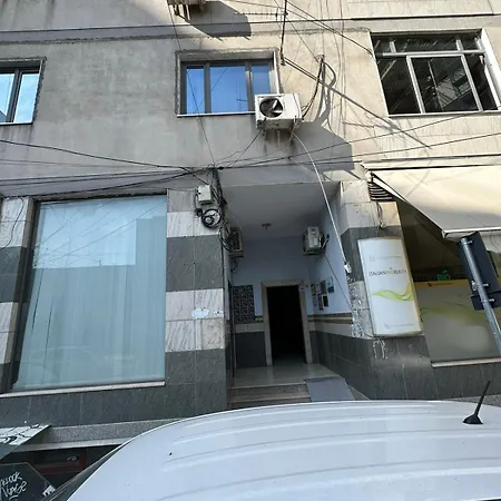 Enzo Center * 티라나