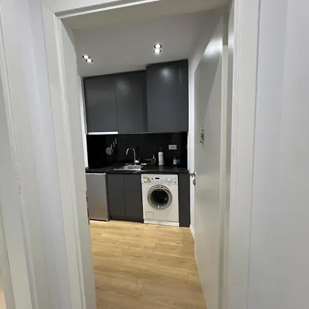 Enzo Center 티라나