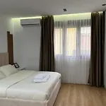 Enzo Center Tiran